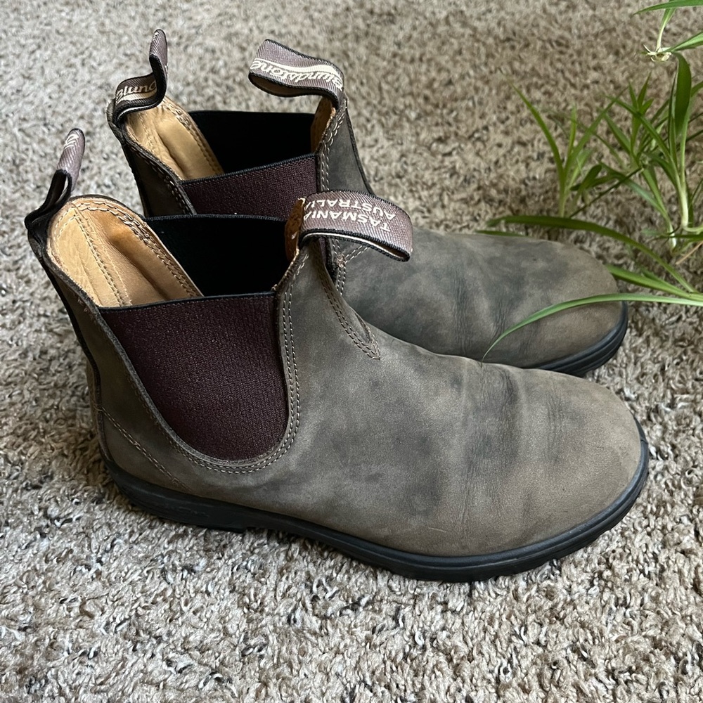 WOMEN'S CLASSICS
CHELSEA BOOTS - RUSTIC BROWN women’s US size 8, AU size 5
